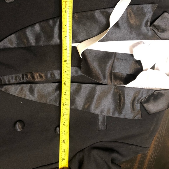 New Boys Tails tuxedo Size 10 but it runs small. - Picture 8 of 8